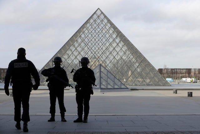 Paris Louvre Museum Attack Suspect Shot By French Security Forces Cbs News