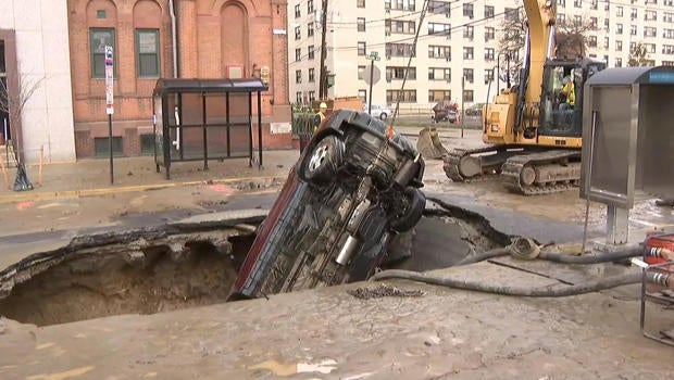 infrastructure-car-in-sinkhole-620.jpg