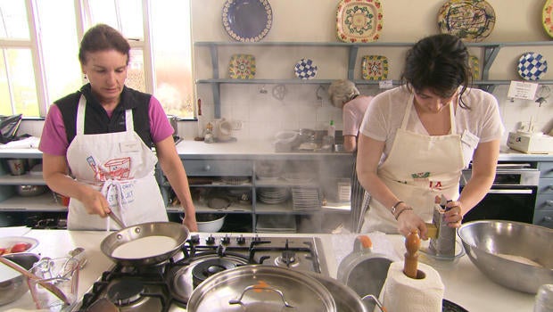 ballymaloe-cooking-school-joan-shumway-jennifer-shumway-in-kitchen-620.jpg