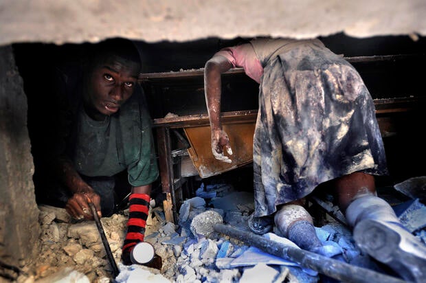 Pulitzer Prize-winning photographer Carol Guzy - CBS News