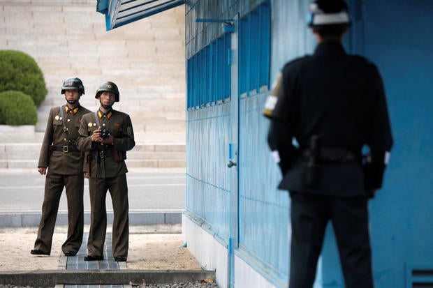 2017-04-17t024309z-375440542-rc158e00c730-rtrmadp-3-northkorea-usa-pence-dmz.jpg