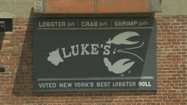 lukes-lobster-roll.jpg