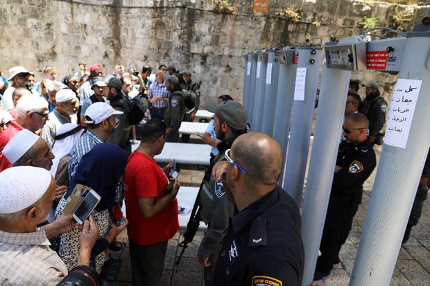 metaldetectors.jpg