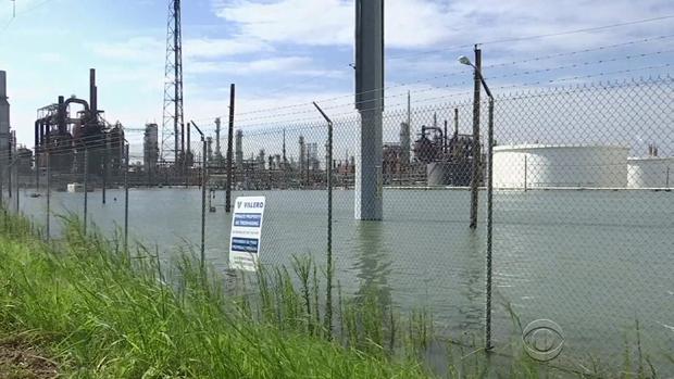 170831-en-van-cleave-fuel-harvey-01.jpg