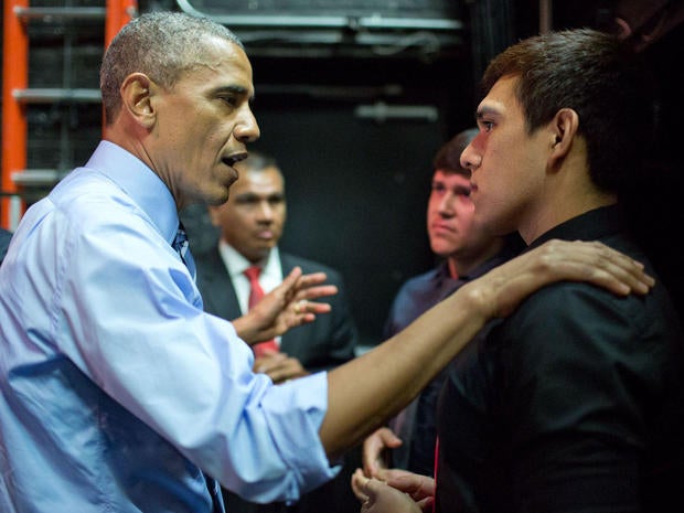 pete-souza-obama-talks-to-hecklers.jpg