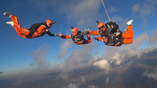 broncos-skydiving-dana-jacobson-and-team-skydiving-620.jpg 