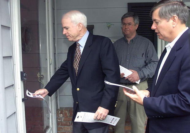 Republican presidential hopeful John McCain (L) le