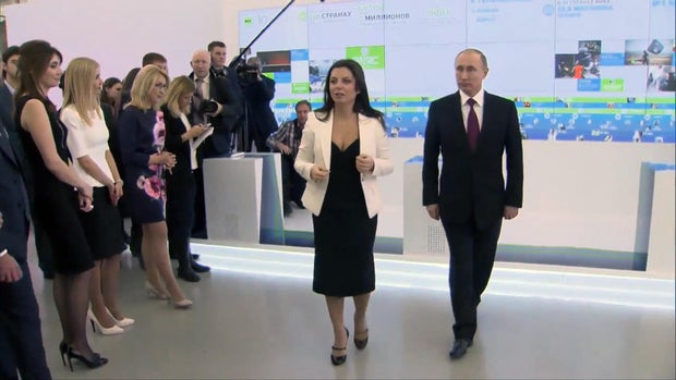 margarita-and-putin-walk-2.jpg 