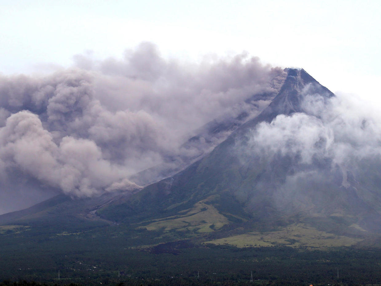 Volcanic Eruption In Philippines Causes Thousands To 3249