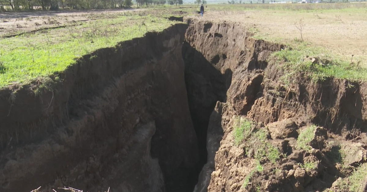 A giant crack in Kenya opens up, but what's causing it? CBS News