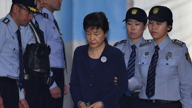 Park Geun Hye Ex President Of South Korea Sentenced To 24 Years Prison For Corruption Cbs News 7866