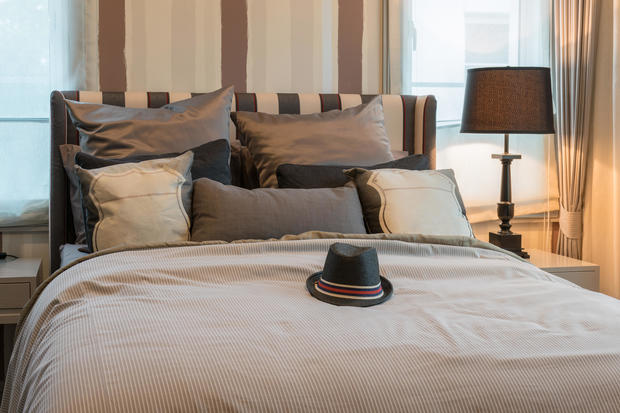 How To Reverse Bad Luck From Hat On Bed - Bed Western