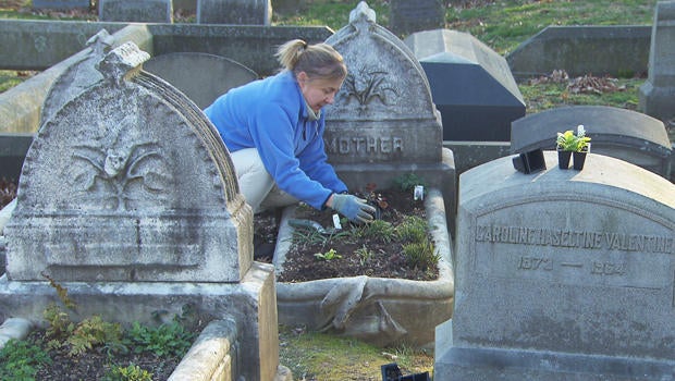 grave-gardeners-at-the-woodlands-philadelphia-b-620.jpg