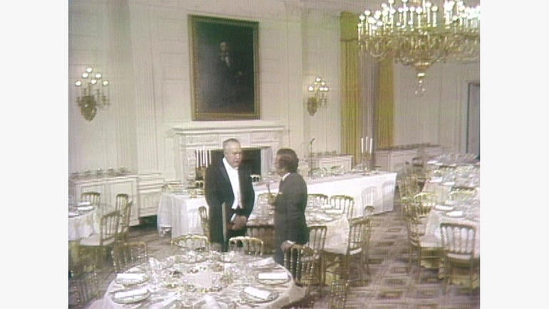 ot-astatedinner1971e.jpg "srcset =" https://cbsnews3.cbsistatic.com/hub/i/r/2018/04/24/bbaca14c-60c2-44f3-aeb6-c19a0f5e0b8e/resize/770x/0403d3d5dec59f605ca82bc6323547fb/ ot-astatedinner1971e.jpg 1x "/> </span><figcaption/></figure>
<p> Morley Safer: In the service of six presidents, one needs to serve very, very different men with different habits, customs, and tastes? Mr. Nixon is different from everyone else? </p>
<p> John Ficklin: Well, one thing is different – the old custom in the White House was to serve the President and the King of the Guest first, and President Nixon changed that to serve – Mrs. Nixon and the Lady of the Noble Guest, before giving the President and serve the King or Prime Minister, whoever it may be. </p><div><script async src=