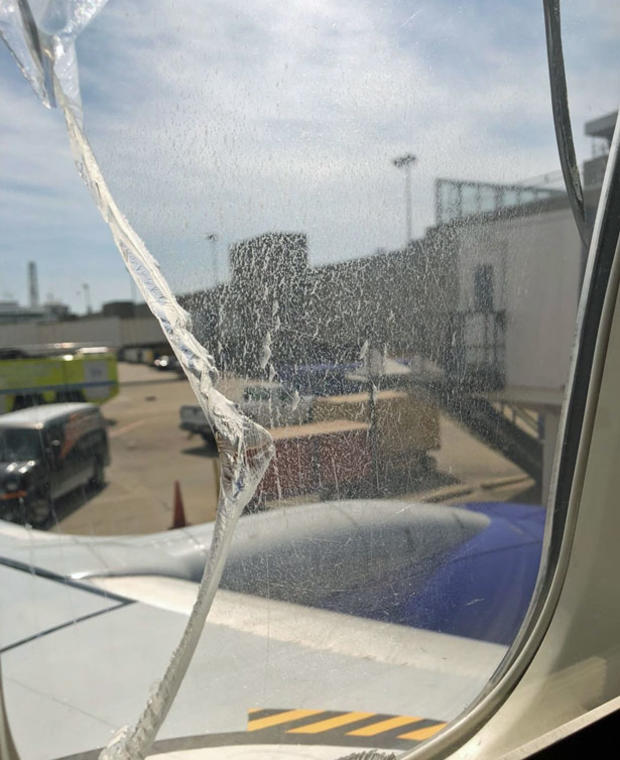 southwest airlines - window - crack 
