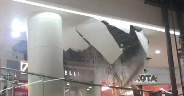 Todo En Uno: Lluvia desploma techo en plaza comercial de Morelia