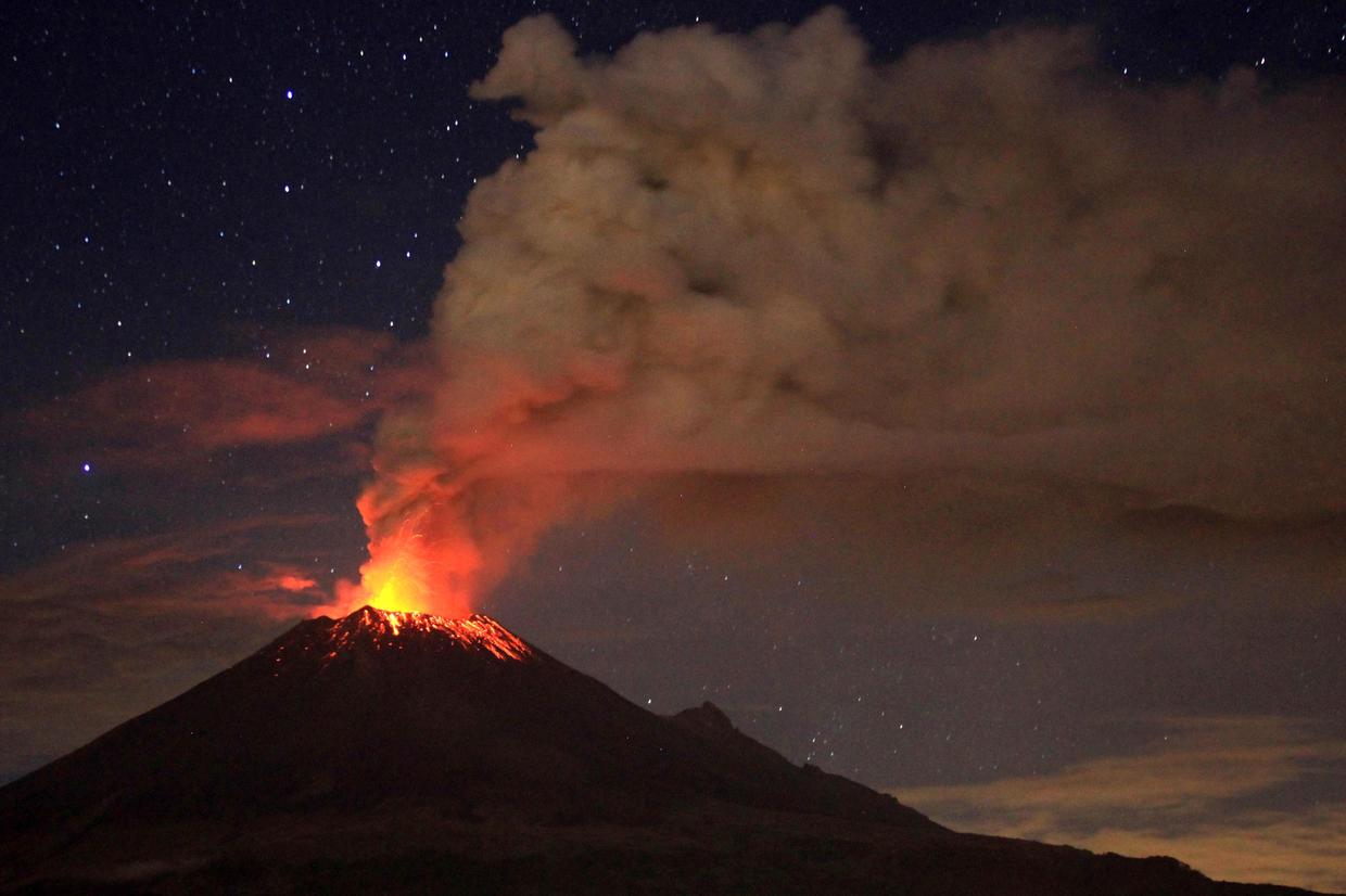 Cumbre Vieja volcano Dangerous volcanoes around the world Pictures