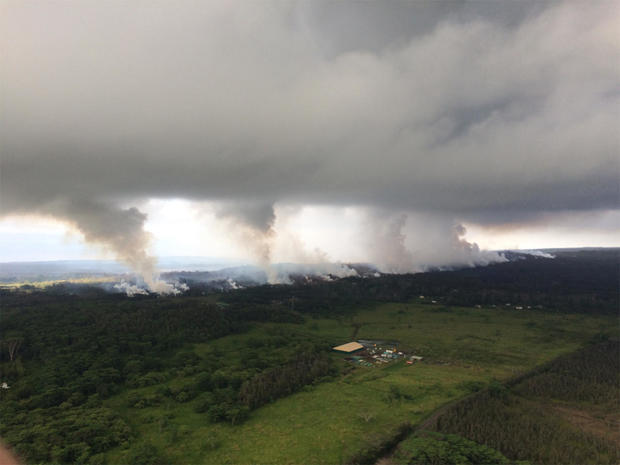 hawaii-volcano-usgs-may-16-fissures.jpg 