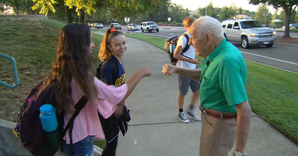 94-year-old veteran Wally Richardson imparts his wisdom to 