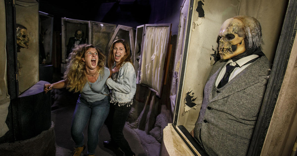 Terrified Reactions At Haunted Houses Cbs News