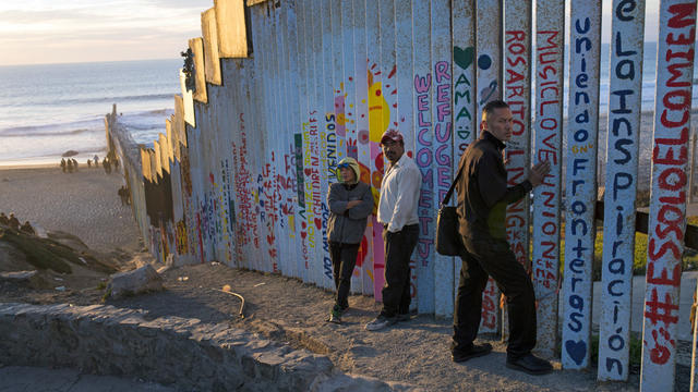 tijuana-wall-migrants.jpg 