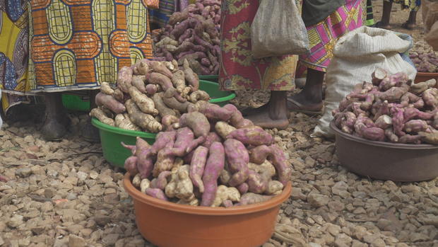 potatoes-in-the-market.jpg 