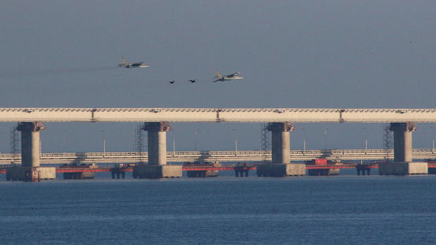 Russian fighter planes fly over a bridge 