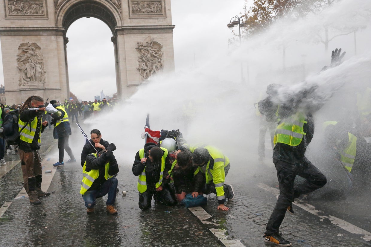 French Police Clash With Protesters In Paris Riot 90 Injured CBS News