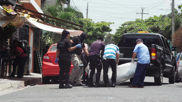 The body of a murder victim in the streets of San Salvador. Photo via CBS News.