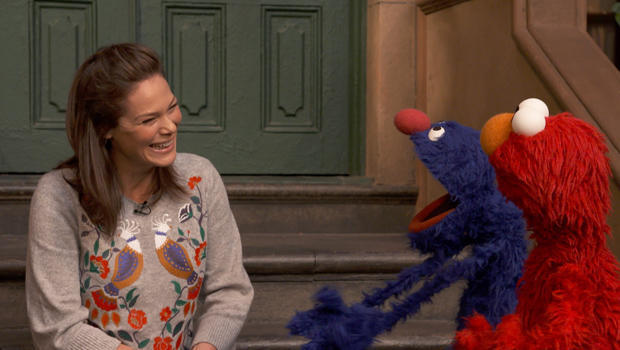 sesame-street-serena-altschul-with-grover-and-elmo-620.jpg 