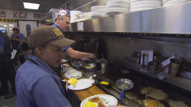 waffle-house-luke-burbank-manning-the-grill-620.jpg