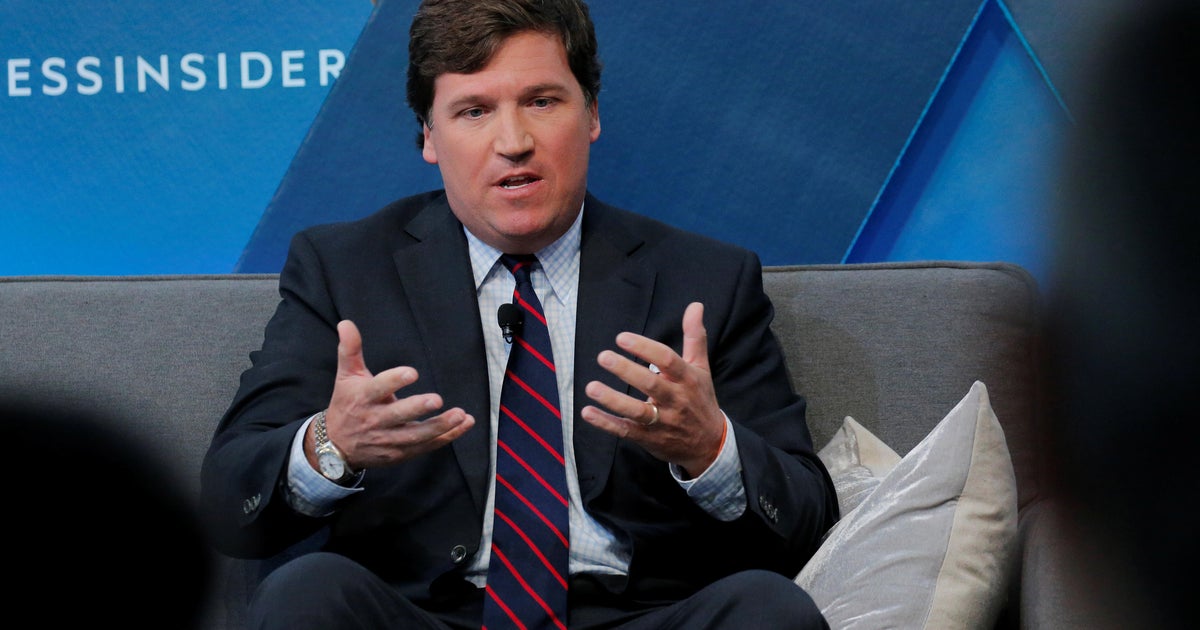 Tucker Carlson says he won�t apologize to &quot;mob&quot; for Bubba