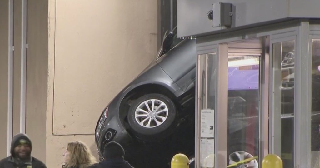 Lift Failure Leaves Car Dangling At Brooklyn Parking Lot CBS New York
