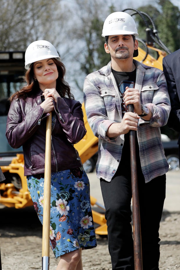 Brad Paisley grocery store Country star opens up free grocery store