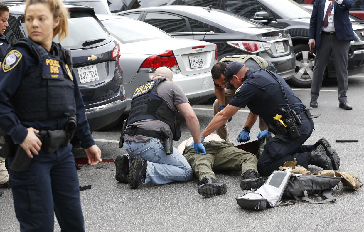 Dallas Shooting Suspect Brian Isaack Clyde Shot Dead By Police At Earl Cabell Federal Courthouse