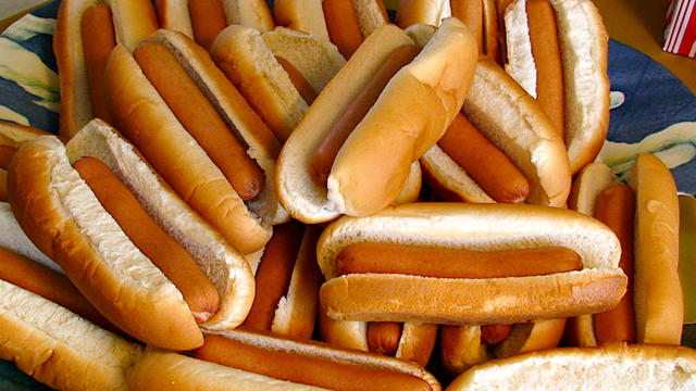 hot-dogs-89528874.jpg 