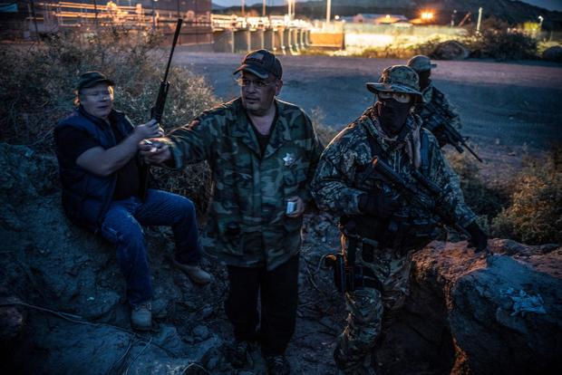 politics-border-US-MEXICO-POLITICS-BORDER-MILITIA-IMMIGRATION 