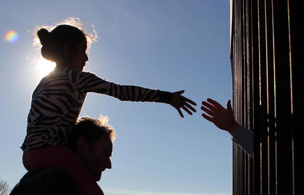 MEXICO-US-BORDER-PRAYER 