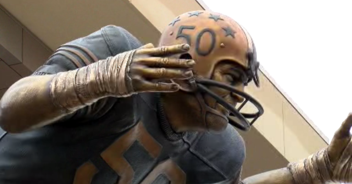 Dick Butkus Honored With 12 Foot Tall Statue At University Of Illinois