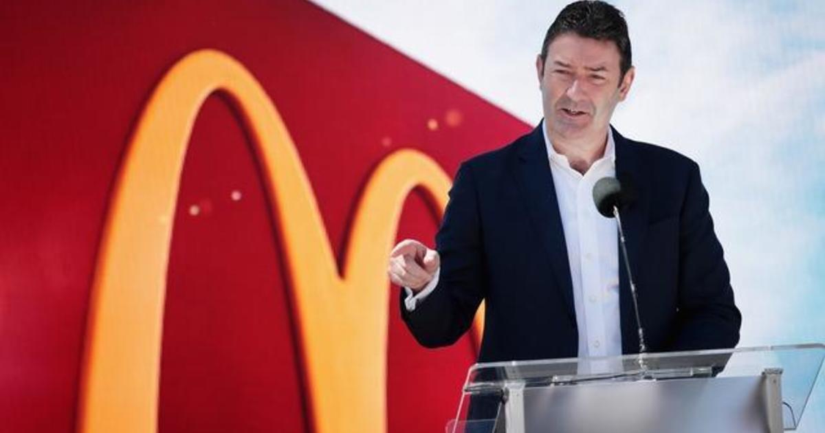 Mcdonalds Ceo Steps Down After Having Relationship With Employee Cbs News 