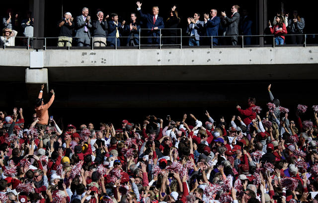 Trump Alabama Lsu Game Trump Gets Big Cheers From Crowd At