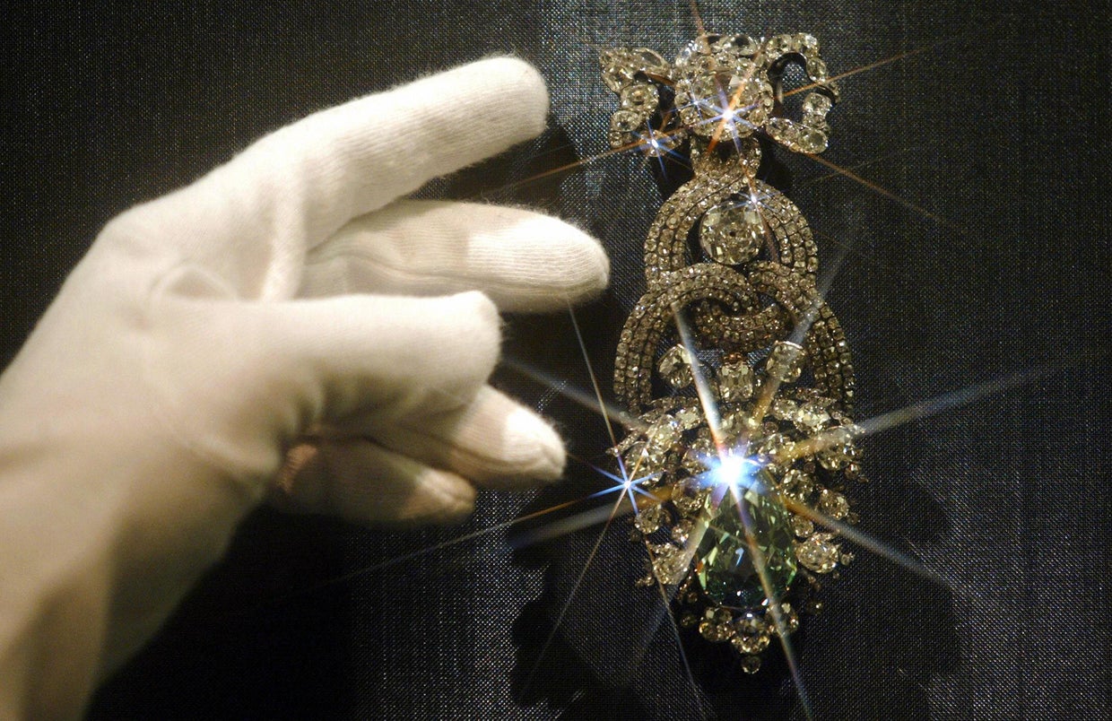 Priceless jewelry stolen from Germany's Dresden Castle "Green Vault