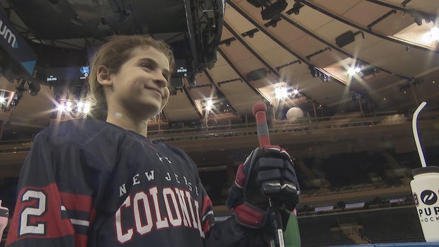 hockey-card-girl-so-sxs-frame-42786.jpg