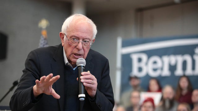 Holds Town Hall In Iowa With Rep. Rashida Tlaib 