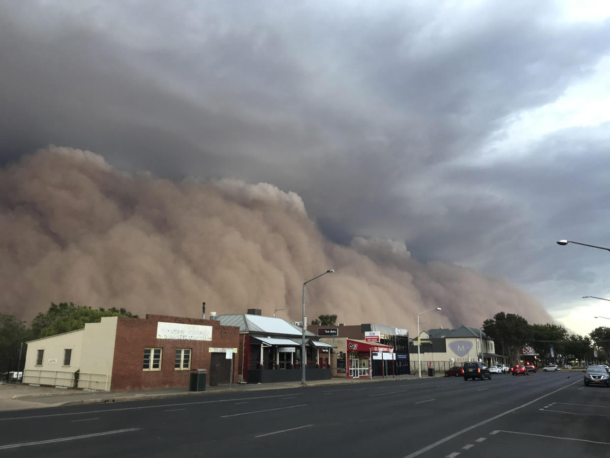 Australia dust storms, hail and flash floods damage homes, cut power