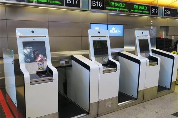 LAX Begins Using Self-Service Luggage Check-In System 