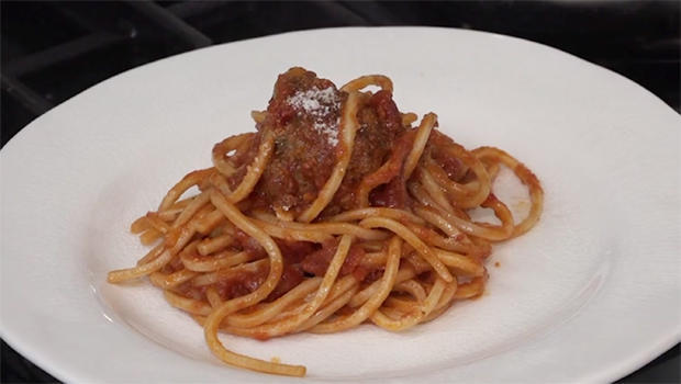 boby-flay-spaghetti-meatballs-620.jpg