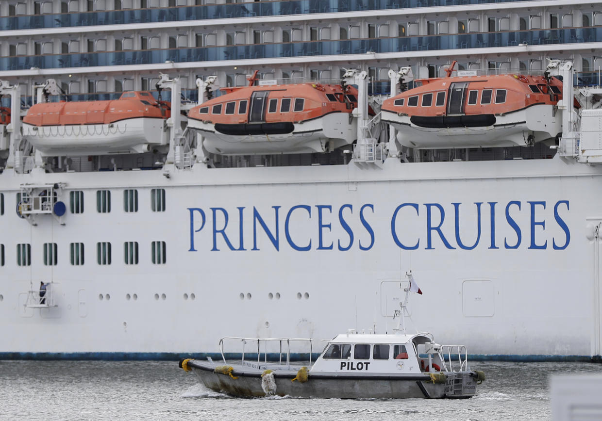 cruise ship stuck in port