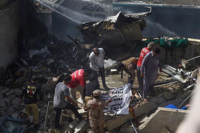 Pakistan plane crash in Karachi today: Pakistan International ...