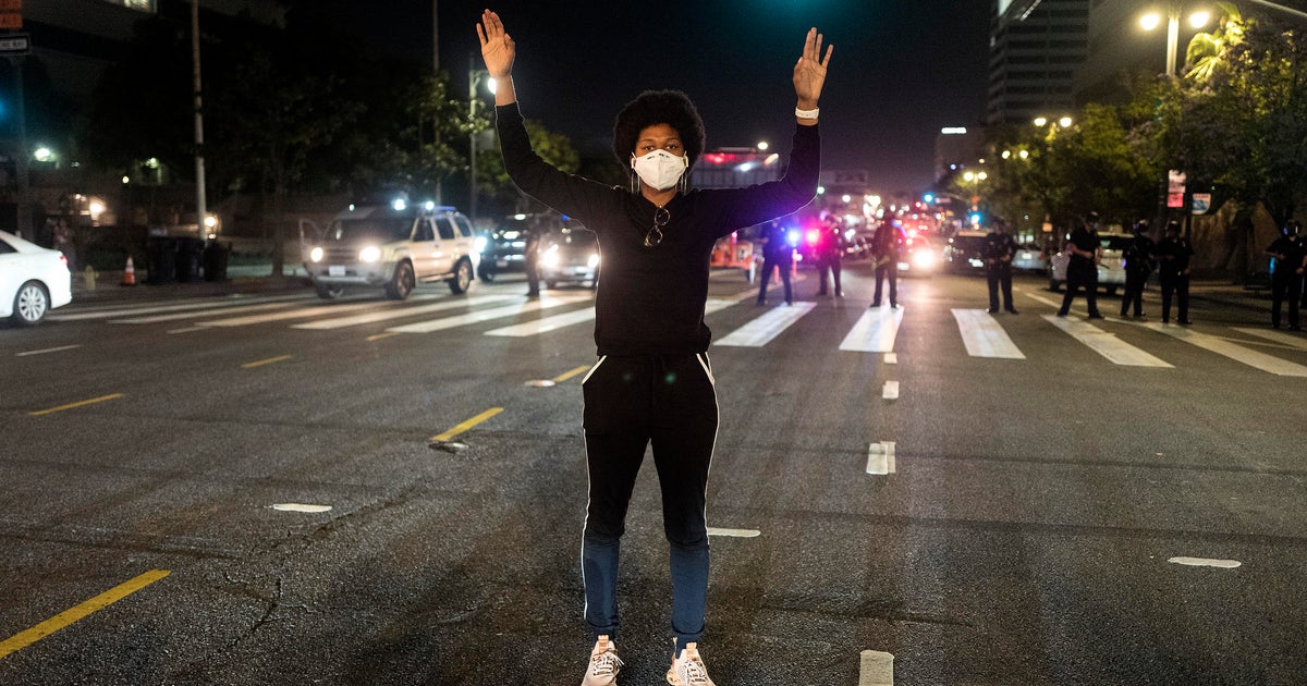Protesters clash with Minneapolis police for second night in row thumbnail